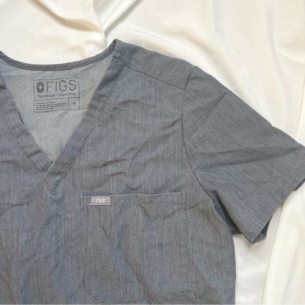 Figs Scrubs Graphite Grey Catarina Doctor Nurse One Pocket V-Neck Scrub Top - Picture 5 of 8